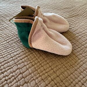 Patagonia Baby Synchilla Booties - new with tags